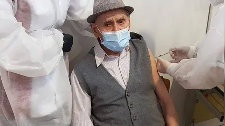 Bătrân de 105 ani din Gherla, vaccinat antiCOVID: ”Ce să simt, o pişcătură”