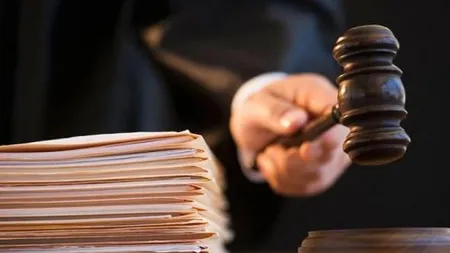 O ieşeancă, condamnată după ce a pălmuit-o pe amanta din tinereţe a soţului
