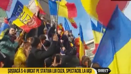 Diana Șoșoacă s-a urcat pe statuia lui Alexandu Ioan Cuza şi a cerut unirea ţării cu Basarabia