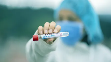 Noua metodă de testare pentru depistarea coronavirusului. Au fost introduse testele anale