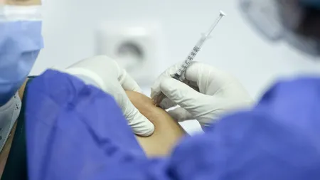 Guvernul face schimbări în strategia de vaccinare anti-COVID. Categoriile de persoane incluse în a doua etapă a campaniei de vaccinare
