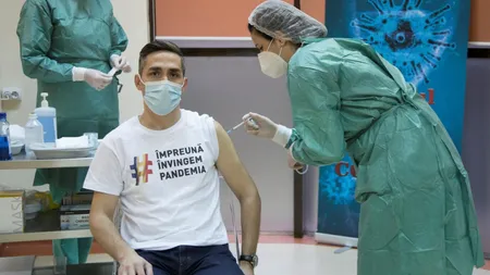 Valeriu Gheorghiţă, coordonatorul campaniei de vaccinare anti-COVID, imunizat cu doza de rapel de COVID