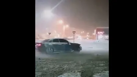 Un tânăr, amendat după ce a făcut drifturi într-o parcare din Botoşani | VIDEO