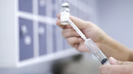 Alertă sanitară, după ce un român a suferit o reacţie severă la vaccinul antiCOVID. Anunţul făcut de specialiştii din Sănătate