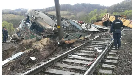 Tren deraiat în Hunedoara. Mecanicul a sărit din locomotivă