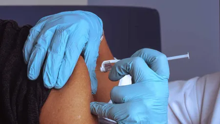 Reacţie adversă de tip şoc anafilactic după rapel la vaccin anti-COVID în Timiş