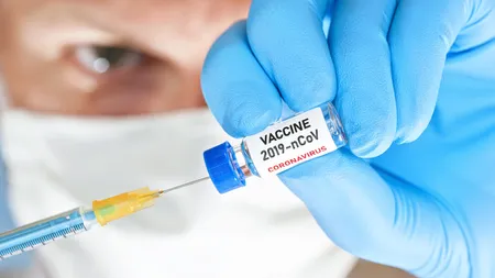 200.000 de locuri, disponibile pe platforma de vaccinare începând de azi. Încep programările şi pentru serul AstraZeneca