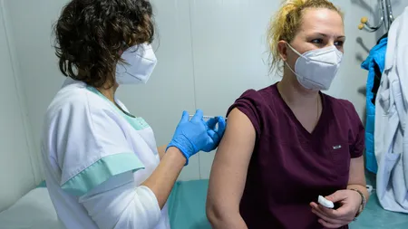 Ce trebuie să facă românii imunizați cu serul problematic al AstraZeneca! Recomandările lui Carmen Dorobăț