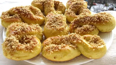 MUCENICI MOLDOVENESTI: Secretul gospodinelor a fost aflat. REŢETĂ delicioasă de mucenici de la bunica VIDEO