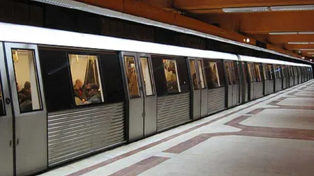 Alertă în Capitală. Copilă de 13 ani, lovită de metrou la staţia Unirii