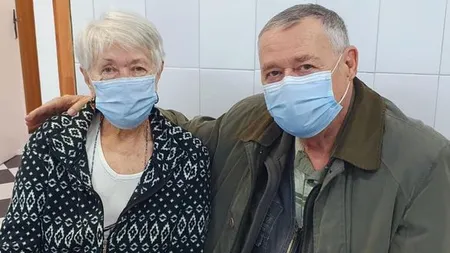 Cadou la 49 de ani de căsătorie. S-au vaccinat împreună: 