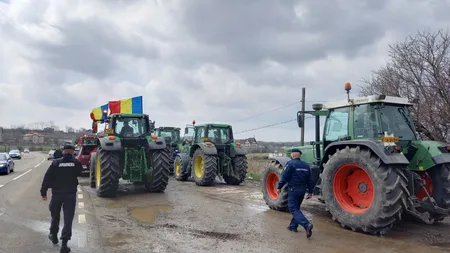 Fermierii protestează cu tractoarele în stradă în Moldova: 