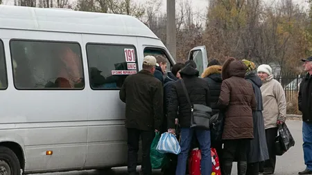 Imagini revoltătoare la Teleorman, în plină pandemie. Călători înghesuiţi ca sardinele pe ruta Roşiorii de Vede-Beuca. Poliţia face verificări! - VIDEO