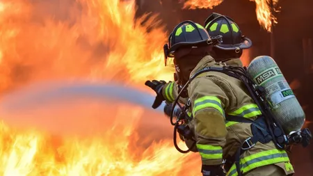 Incendiu puternic la un spital. Flăcările au izbucnit într-o cameră de depozitare din incinta unităţii medicale