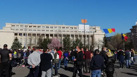 Proteste în stradă, în prima zi de libertate, în Piaţa Victoriei şi Universitate. Oamenii cer demisia lui Raed Arafat