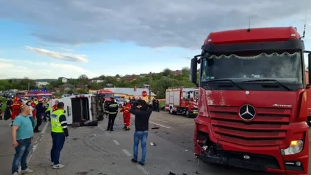 Accident cumplit în Iaşi între un TIR şi un microbuz. Sunt 17 victime. PLANUL ROŞU de intervenţie a fost activat!