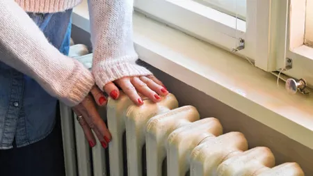 Şcoli închise din cauza unei avarii la reţeaua de termoficare în Ploieşti. Sute de elevi fac cursuri online. Spitale afectate din cauza defecţiunii