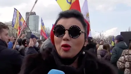 Adriana Bahmuțeanu la protestul împotriva vaccinării copiilor: 