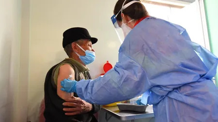 STUDIU: Nivelul de anticorpi scade, în medie, cu 66% la trei luni de la vaccinarea anti-COVID, însă răspunsul imun rămâne puternic