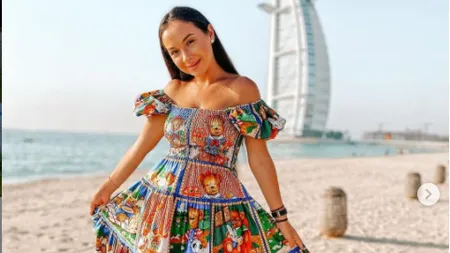 Vlăduţa Lupău, în costum de baie alături de o cămilă: 