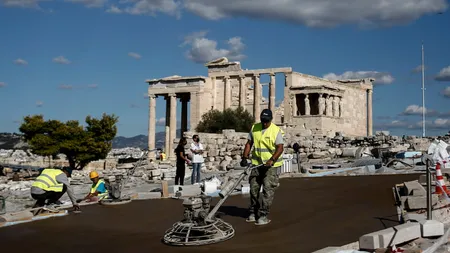 Acropola din Atena, construcție de patrimoniu mondial, pe cale de a fi distrusă într-o manevra de marketing. 