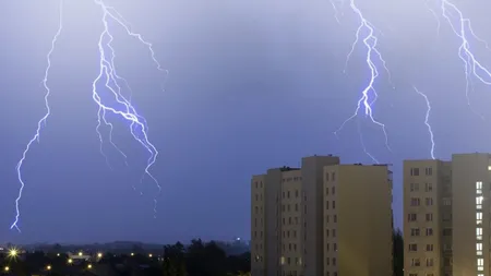 Alertă meteo cod galben și portocaliu de ploi și furtuni în aproape toată țara