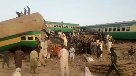 Accident feroviar. Cel puţin 30 de morţi după ciocnirea a două trenuri expres VIDEO
