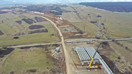 Când va fi gata prima autostradă care va trece munţii în România. Anunţul ministrului Transporturilor