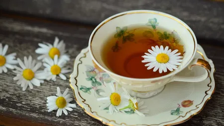 Ceaiul care tratează rapid răceala şi gripa. Tratează durerile de cap şi previne îmbătrânirea