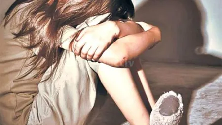 O fetiţă de 11 ani, salvată de vecini şi poliţişti din mâinile asistenţilor. Era bătută şi înfometată
