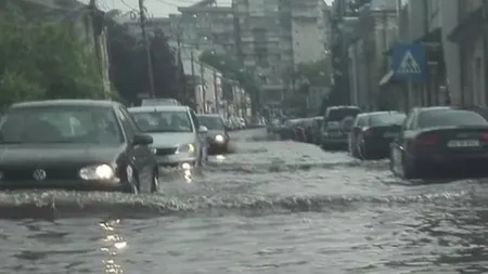 Prognoza meteo 14 iunie. Vreme rece cu ploi şi vijelii în Bucureşti şi alte 28 de judeţe