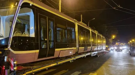 Primul tramvai turcesc a ajuns la Timişoara. Face parte dintr-un lot cumpărat cu bani europeni. Când intră în probe