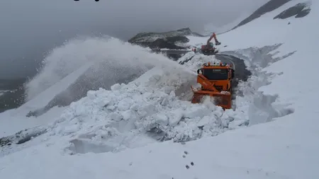 Continuă deszăpezirea pe DN 7C - Transfăgărăşan