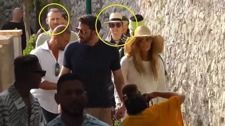 Andreea Marin şi iubitul ei, surprinşi alături de Jennifer Lopez și Ben Affleck pe străzile din Capri. VIDEO