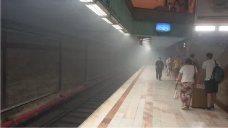 Alertă la metrou! Zeci de calători au fost evacuaţi din stația Eroii Revoluției, din Capitală, din cauza unor degajări de fum