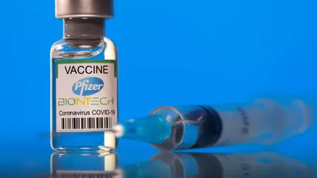 Contradicţii asupra celei de-a treia doze de vaccin Pfizer. Experţii nu reuşesc să cadă de acord asupra necesităţii acesteia