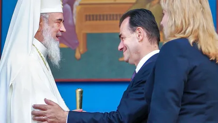 Ludovic Orban, pios la rugăciunea Patriarhului Daniel. Preşedintele PNL a fost surprins minute în şir cu ochii închişi!