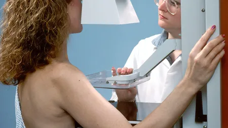 Efectele vaccinului anti-Covid, la femei. Li s-au mărit sânii după ce s-au imunizat