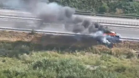 O maşină a luat foc pe Autostrada Soarelui. Trafic îngreunat pe sensul către litoral