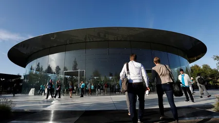 Apple amână până în 2022 revenirea angajaţilor la birou. Varianta Delta prelungeşte cu cel puţin 4-5 luni munca de acasă