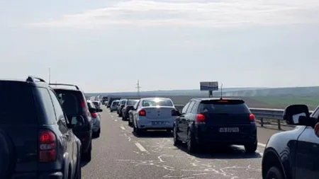 Aglomeraţie spre litoral. Pe unele tronsoane din Autostrada Soarelui se circulă în coloană