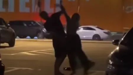 Bătaie în faţa unui club din Mamaia. Cum a reacţionat tânărul, după ce iubita lui i-a dat un pumn în faţă