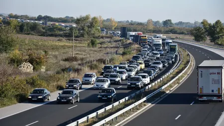 Cozi uriaşe de maşini la graniţa turco-bulgară, se aşteaptă 6-8 ore VIDEO