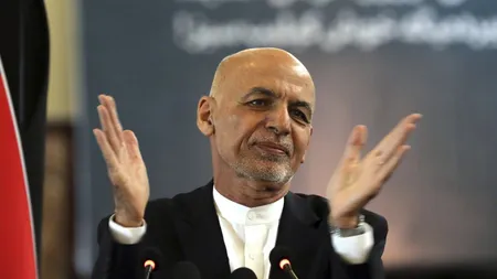 Rusia afirmă că preşedintele Afganistanului Ashraf Ghani a fugit din ţară cu patru maşini şi un elicopter pline cu bani