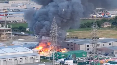 Ro-Alert la Cluj. Incendiu de proporţii la un depozit de produse alimentare VIDEO