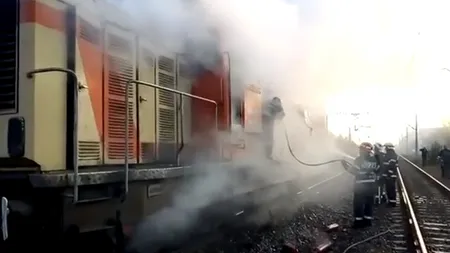 Un nou tren cu pasageri a luat foc. Clipe de panică în Gara Titu