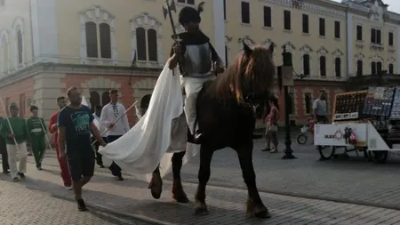 Scandal la Alba Iulia, la o scenă de reconstituire a intrării lui Mihai Viteazul. Domnitorul Unirii a fost aclamat pe fondul unui marş de preaslăvire a otomanilor