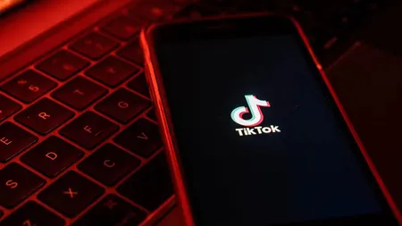 Se schimbă regulile pe Tik Tok! Acestă categorie de utilizatori s-ar putea trezi cu clipurile șterse