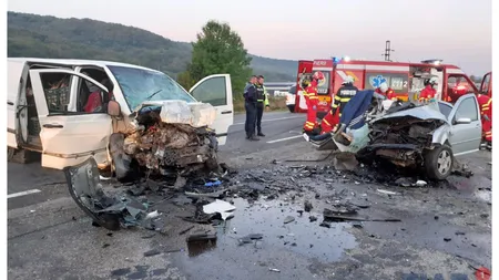 Accident cumplit cu trei maşini, în Cluj. Doi oameni au murit pe loc VIDEO