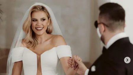 Emily Burghelea a atras toate privirile la nuntă. Ţinuta cu care a apărut în toiul petrecerii